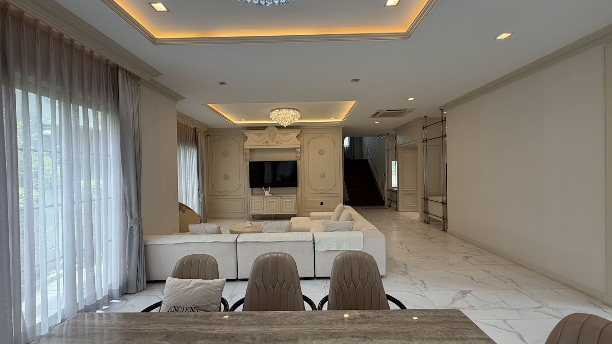 Grand Bangkok Boulevard สุขุมวิท 16