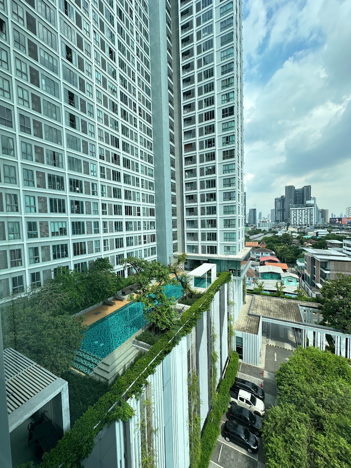 IDEO WUTTHAKAT ชั้น 9 10